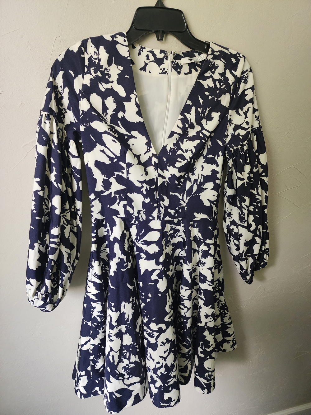Alexis Navy and White Floral V-Neck Fit & Flare Dress Size XS